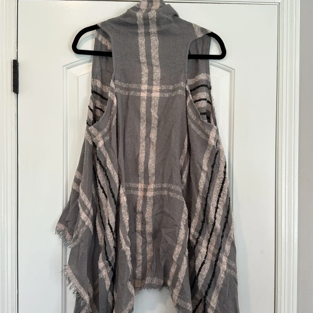 Francesca’s Gray Sleeveless Shawl Collar Cardigan  -One Size